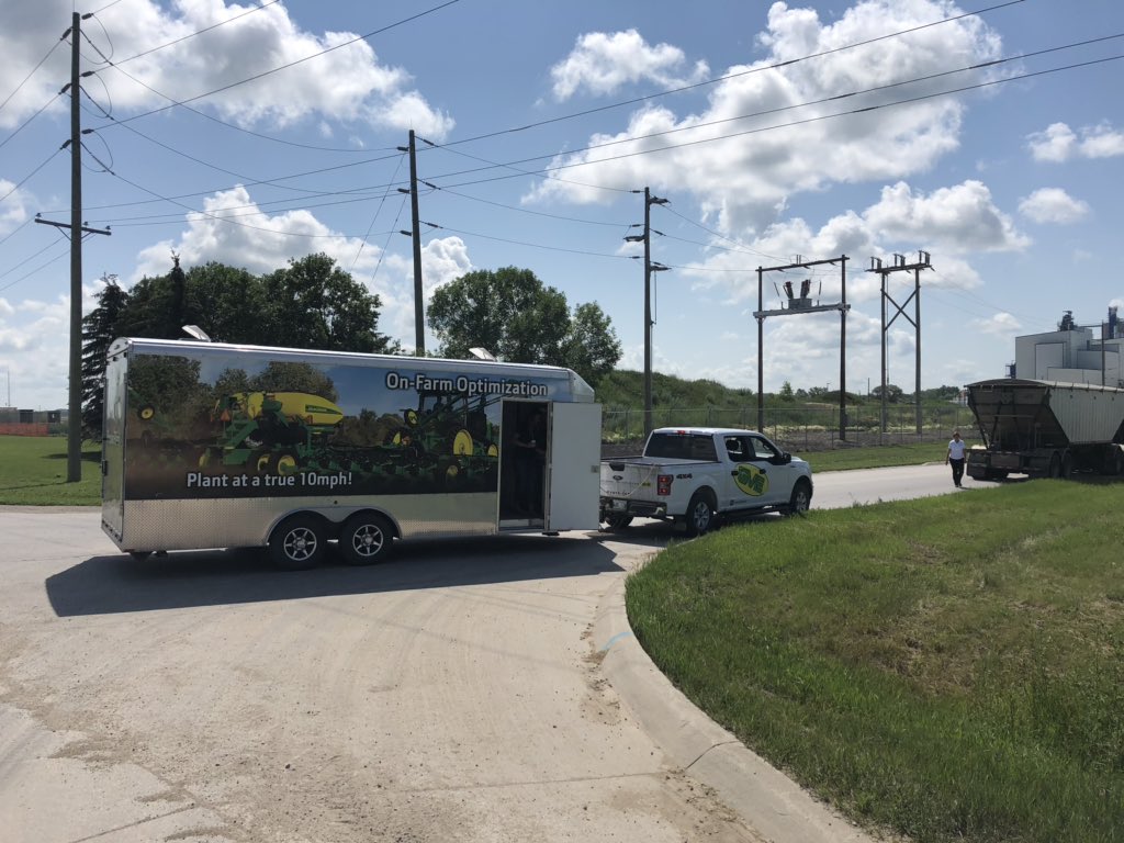 SiemensJordan's tweet photo. When @GVE_JD Altona sees customers waiting in a longer than average line and decides they needed a break from the heat, a slushie delivery system gets devised https://t.co/ez7YjpPuw9