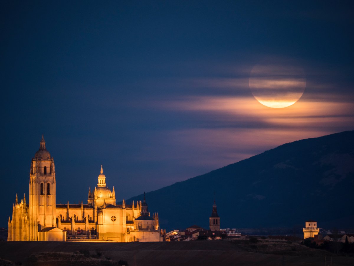 CyLEsVida's tweet photo. ¡Maravillosa la @catedralsegovia ! Dama de las Catedrales #Segovia 

📷 Enrique Tapia Salinas 

https://t.co/0bP3EkZ55u
