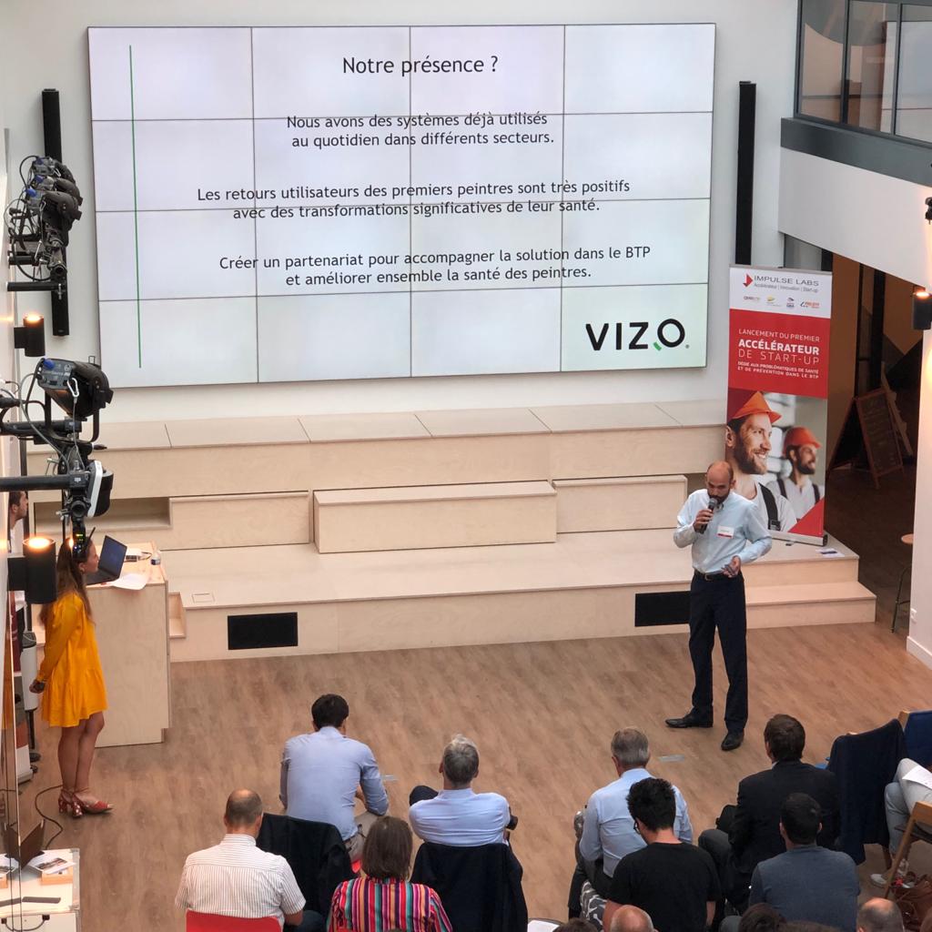3CABTP's tweet photo. #preventionbtp Place à la #santé avec #VIZO, la première protection dynamique des cervicales ! Une solution idéale pour les peintres et travailleurs du #BTP amenés à travailler le regard vers le haut. https://t.co/yypRKlOvQS
