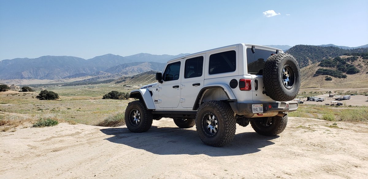 Happy Tuesday #Jeepfamily #ItsAJeepThing #JeepWranglerJL #JeepWranglerRubiconJLU #Turbo #Jeepwave #getoutside #Outside #Jeepwave #JeepWranglerRubicon #Rubicon #4x4 
@Jeep 
@RacelineWheels
@OfficialMOPAR 
@foxracingshox