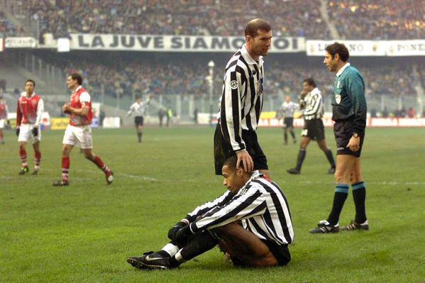 90sfootball's tweet photo. Thierry Henry And Zinedine Zidane at Juventus. https://t.co/pH1BqngkSC