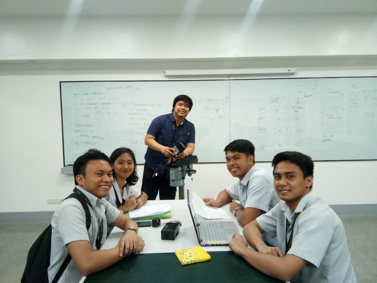 Levijohncave's tweet photo. Design Project team! 😍
EE and CpE collab.
Laban hangga't humihinga pa.
#PaintMixer
#Thesis101 https://t.co/qYooOT3Ioe