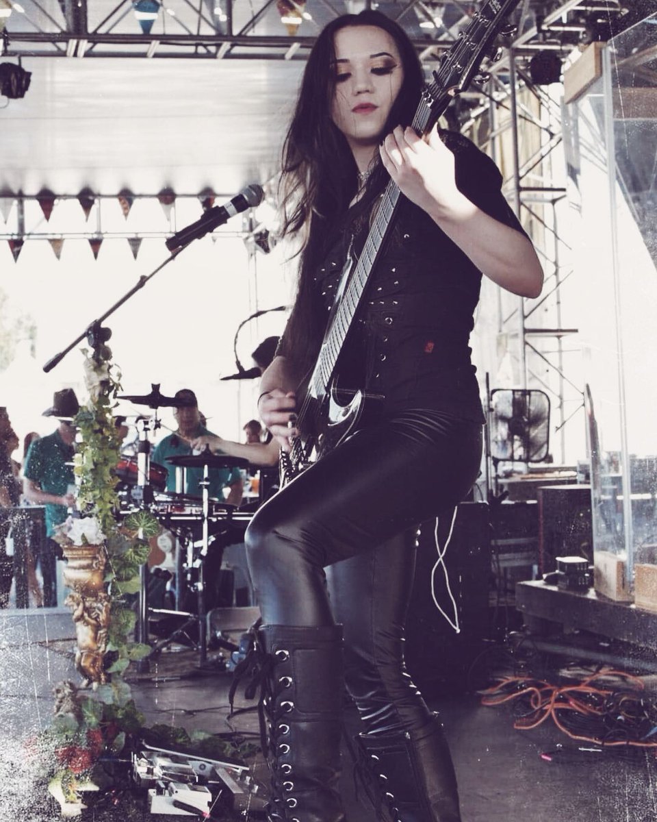 Tonight! Deadsie Entertainment Presents Indie Live Music Featuring: Dianthus / Uncompliant / Prima Donna Rising / Pheaic

Doors Open 8pm / $5 Cover / 2 for $10 Well Drinks 8-10pm