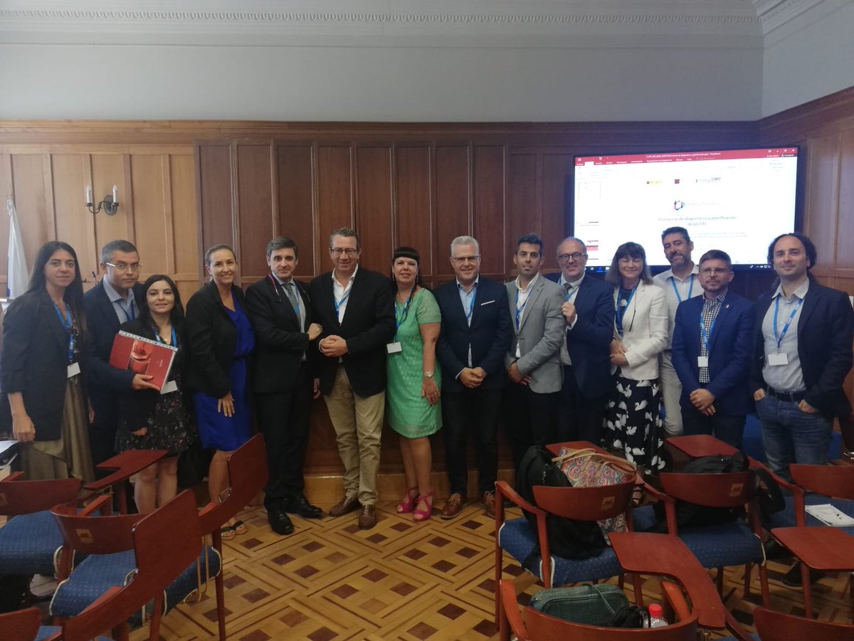 Foto de familia curso <a href="/UIMP/">UIMP</a> <a href="/SEGITTUR/">SEGITTUR</a> <a href="/TurismoSDR/">Turismo Santander</a> sobre Destinos Turísticos Inteligentes. Gracias a todos <a href="/visitbenidorm/">Turismo de Benidorm</a> <a href="/enriquemmarin/">Enrique Martínez</a> @Predif_Estatal <a href="/davidginer/">David Giner</a> <a href="/GVAinvattur/">GVA INVAT•TUR</a> <a href="/fempcomunica/">FEMP</a> <a href="/TurismoArona/">Turismo Arona</a> <a href="/lbilbaol/">leire bilbao</a> <a href="/AytoElEjido/">Ayto de El Ejido</a> <a href="/EdurneVidal/">Edurne Vidal</a> <a href="/ljgadea/">Luis Javier Gadea</a> . Nos vemos pronto