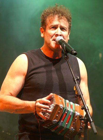 khayadlanga's tweet photo. Uyobona uMandela laph’ ekhona. #RIPJohnnyClegg https://t.co/HsmnYPg3LR