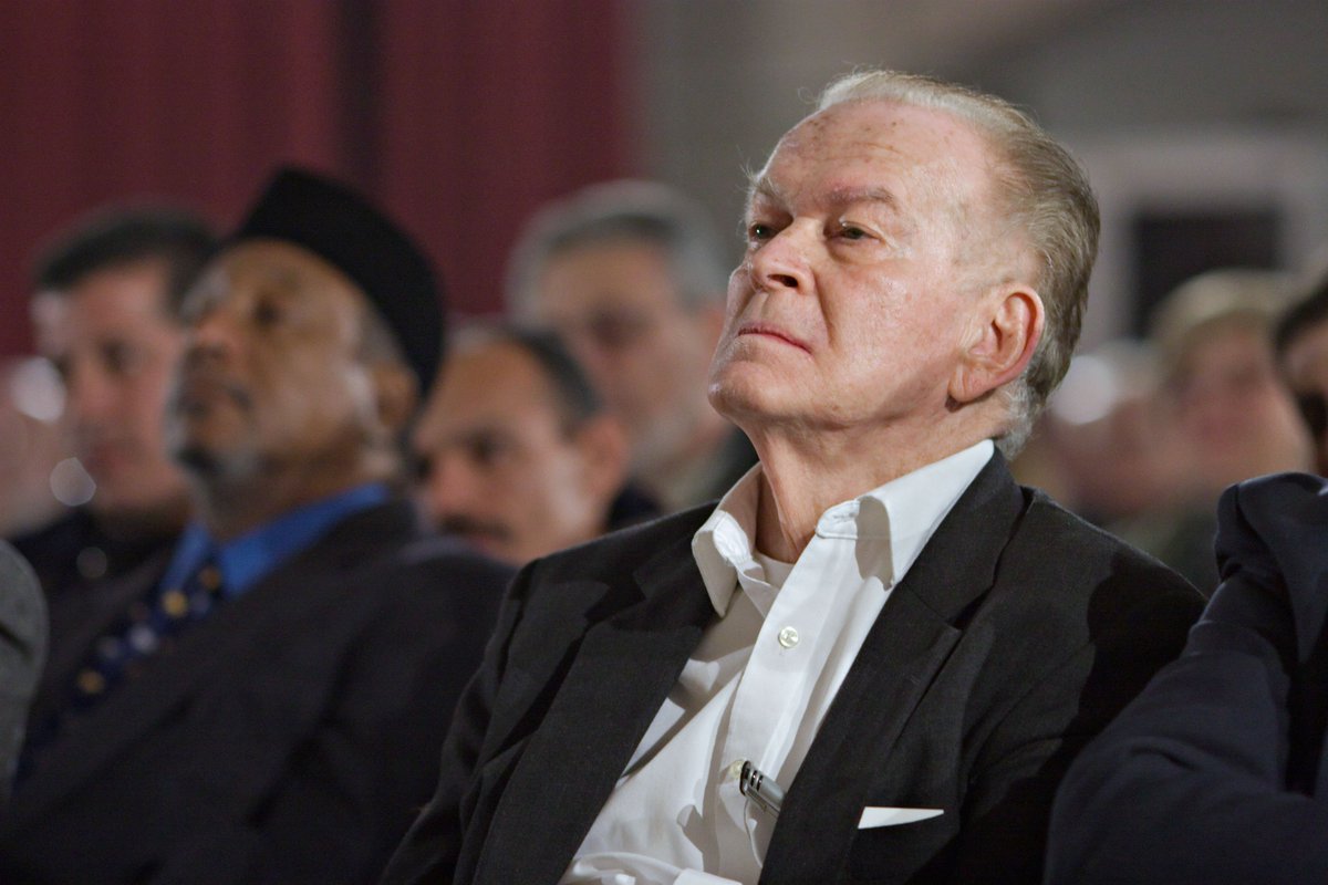 A real Cold Warrior would give his weaponry to one side and not the other. He'd keep it secret, thereby making it even more powerful. Gene Sharp, however, prodigiously published his work, translated it into many languages &amp; encouraged others to do the same wagingnonviolence.org/2019/07/gene-s…