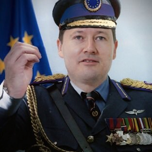 Psst <a href="/mseltzermayr/">Martini Seltzermayr</a>, I hear Germany is looking for a new Defense Minister.

#vonderLeyen #EPlenary