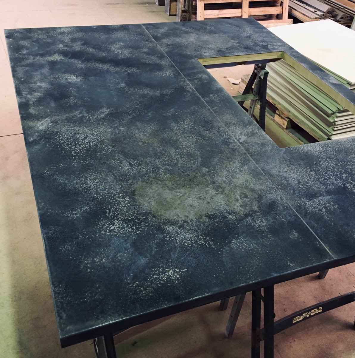 mpmengineering's tweet image. A before and after of an aged #patina #zinc #worktop #ukzincworktops #zincworktop #patinated #kitchenisland #kitchenislands #kitchen #kitchendesign #interiordesign #interiordesigner #bespoke #uk #london #kitchenremodel #architect #kitcheninspiration #atchitecture #interior