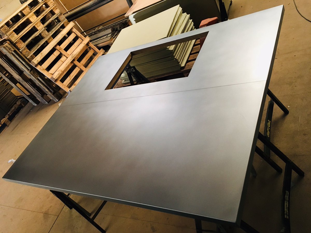 mpmengineering's tweet image. A before and after of an aged #patina #zinc #worktop #ukzincworktops #zincworktop #patinated #kitchenisland #kitchenislands #kitchen #kitchendesign #interiordesign #interiordesigner #bespoke #uk #london #kitchenremodel #architect #kitcheninspiration #atchitecture #interior