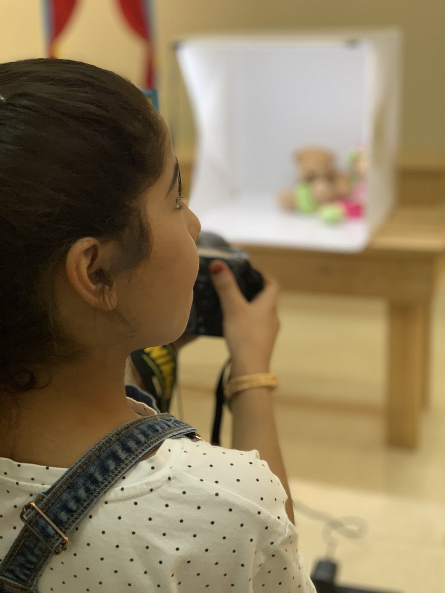 ✨ عالم الإعلام المرئي و المسموع ✨
youtu.be/rekcTBRFN-w
تنفيذ مؤسسة  #مرناة في نادي حي المتوسطة ٤٥ في بريدة للأطفال اليوم 👫😍👍🏻

• التصوير الفوتوغرافي 📷✨
تجربة إعلامية لا تنسى 👇🏻