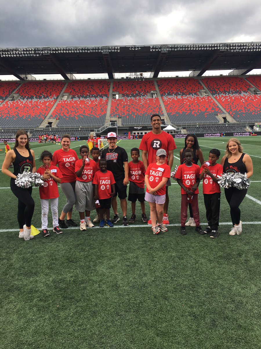 Today we’re thrilled to host over 100 youth from the #ottawa community for our #Chartwells Champion Day to support our #ThinkingAheadGivingBack pledge with a focus on youth #health and #mentalwellbeing
