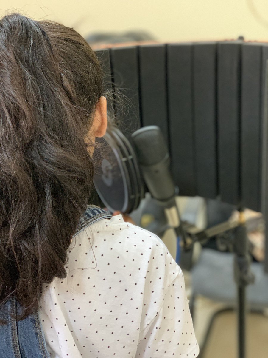 ✨ عالم الإعلام المرئي و المسموع ✨
youtu.be/rekcTBRFN-w
تنفيذ مؤسسة  #مرناة في نادي حي المتوسطة ٤٥ في بريدة للأطفال اليوم 👫😍👍🏻

•الإلقاء الإذاعي 🎤🎧📻🌙
تجربة إعلامية لا تنسى 👇🏻