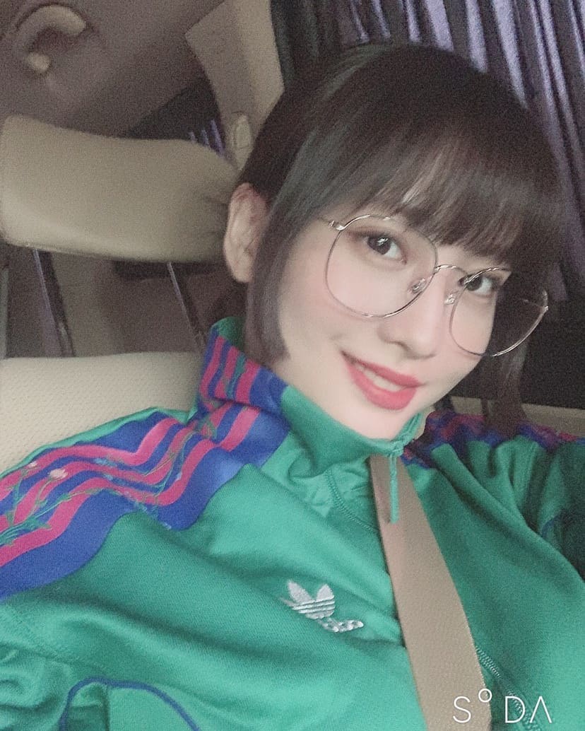 idolwithspecs's tweet photo. twice ; momo https://t.co/BiaKKdSipq