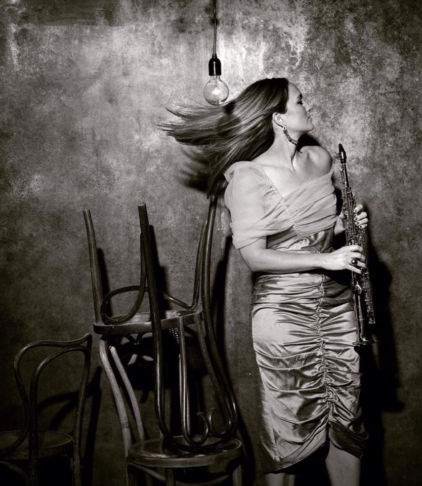 roxycoss's tweet photo. I'm in @VanityFair this month! https://t.co/ySnSfi1CaH Thank you to @AbigailJonessss @ClintonCargill for featuring #womeninjazz #sistersofswing! I'm honored. @pmauriatamerica @VandorenUSA @OutsideInMusic @wearewijo @KeyLeaves @idriselba #wijo #roxycoss #saxophone https://t.co/lI8IHD7HcJ