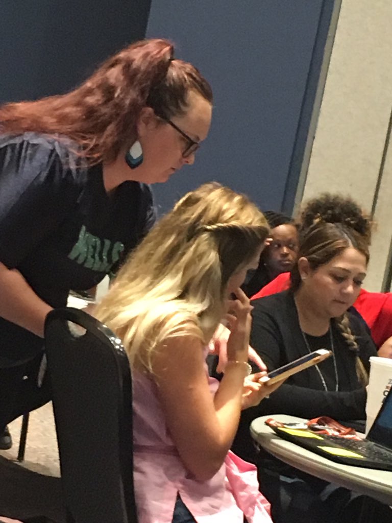 ErikaSanchez tweet media