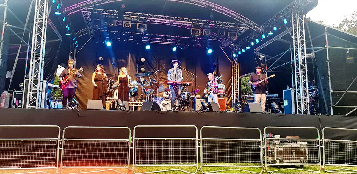 samtannerkeys's tweet photo. A gorgeous evening with the band, at Hampton Pool Summer Concerts. Capacity audience. We made some new friends. #gig #hampton #livemusic #band #samtanner #funkyshiz #soul https://t.co/S0Ci9r4wUw