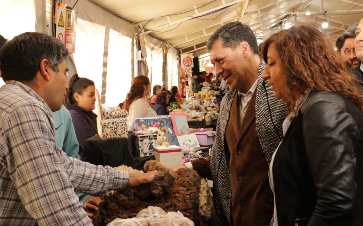 SergioGCasas's tweet photo. Acompañar a los artesanos y emprendedores, para reactivar las economías regionales. Inauguramos la 4ta Expo Artesanías en #Chilecito, en la Plaza Caudillos Federales, que durante 5 días estará abierta al público. https://t.co/zdOEjjzKYL