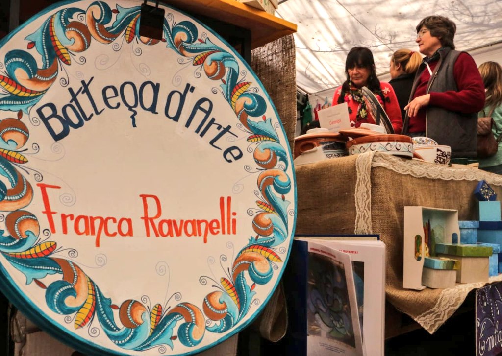SergioGCasas's tweet photo. Acompañar a los artesanos y emprendedores, para reactivar las economías regionales. Inauguramos la 4ta Expo Artesanías en #Chilecito, en la Plaza Caudillos Federales, que durante 5 días estará abierta al público. https://t.co/zdOEjjzKYL