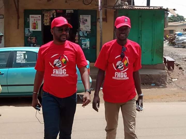 ao_sowGn's tweet image. Audition de @jeunepresident et @KoundounoSekou A la #DPJ par la #DGRI
Questions
1 - Pourquoi vous avez confectionner ces 800 tir-shirts et pour quelle destination  ?
2- Le #FNDC est financé par qui ?
3- Est ce que vous avez des statuts ? 👇
m.facebook.com/story.php?stor…
 #Amoulanfe