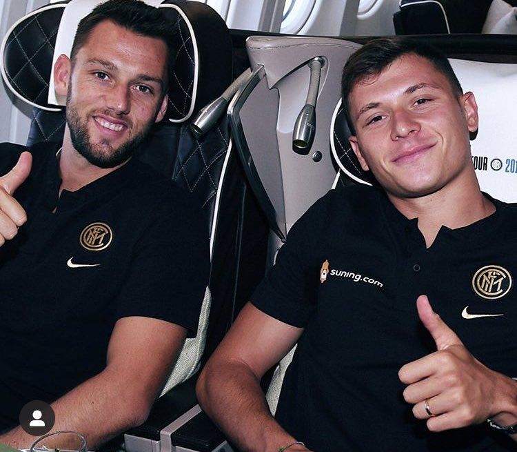 #Lukaku arriva 
Fatta per Lukaku
AS dice che l’Inter ha preso Lukaku 
La notizia di AS è inconsistente

Intanto <a href="/Inter/">Inter ⭐⭐</a> ricorda a tutti che maglia indosseranno de Vrij e Barella.