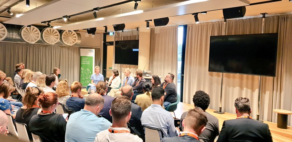 Stellar panel at Tech Nation Talks event in #Cambridge tonight featuring <a href="/tombritton/">Tom Britton</a>, <a href="/jamesparton/">James Parton</a>, <a href="/julianameyer/">Juliana Meyer</a>, Martina King from <a href="/FeaturespaceLtd/">Featurespace</a> and <a href="/TechEastUK/">TechEast UK</a>'s Tim Robinson discussing all tech, investment and talent. Great to have such an engaged audience 👏👏