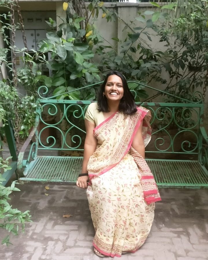 MaithileeSagara's tweet photo. Average work day #SareeTwitter https://t.co/20N0jbzQbD