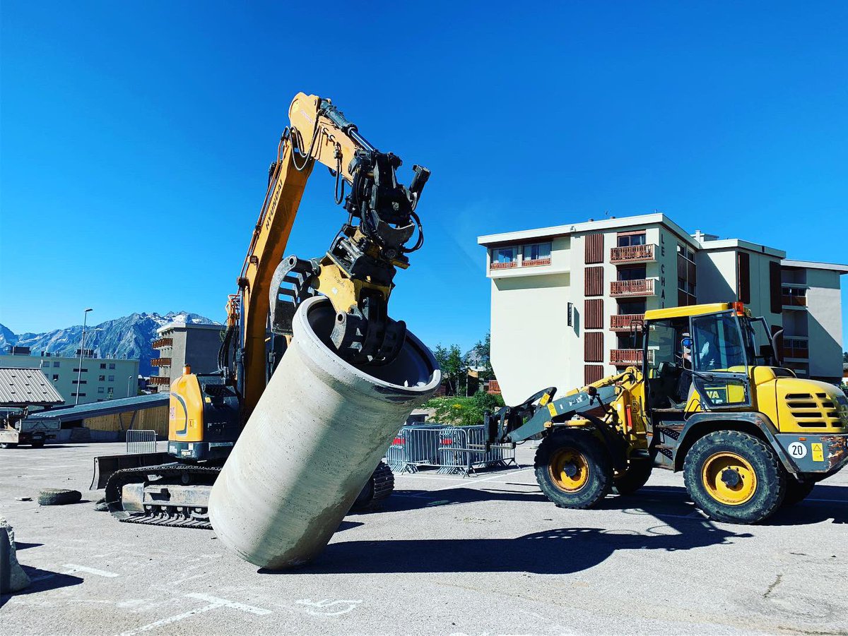 CimesEvent's tweet image. 2 jours de préparation des championnats de France VTT XCO, XCE et Trial  à l’ @alpedhuez.... programme bien chargé avec une équipe au top ! 
#cimesevent #alpedhuez #ffc #construction #mtb #xco #xce #vtttrial