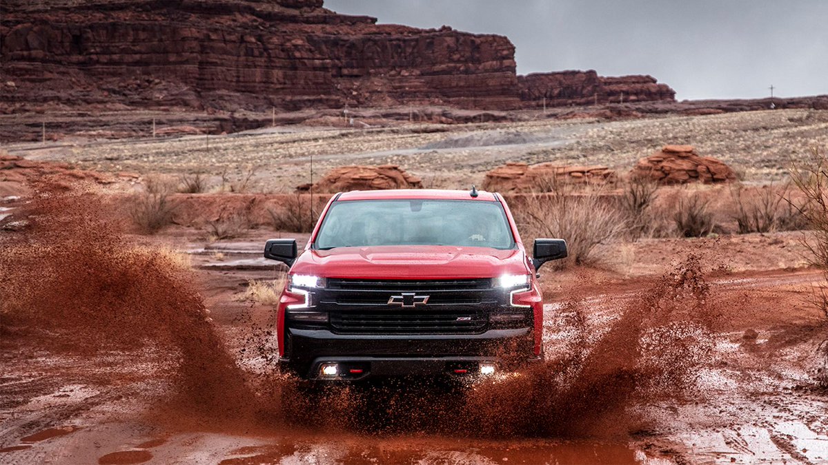 ChevyTrucks's tweet image. Stunt professionals know no boundaries. Neither does the All-New #Silverado. See both take on new challenges on @Outside_TV’s #GenerationStrong.