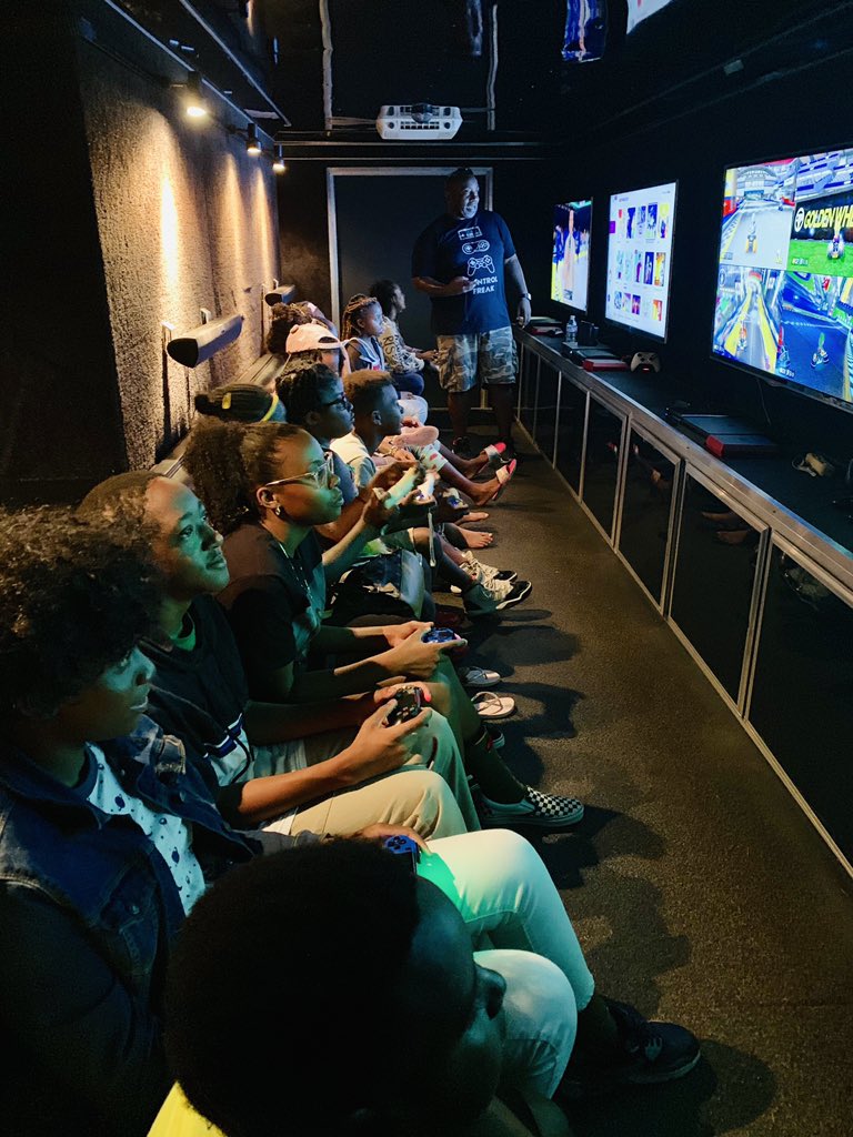 ShanellLA_'s tweet photo. 6 awesome weeks of Freedom School @apsBAMOAcademy are coming to an end. Our scholars have worked hard this summer, so we surprised them with the Game Truck today. @Robinviews @beingmslittle @TuttleTips @EmmausHouseATL #APSPowerUp https://t.co/lw6buahO1j