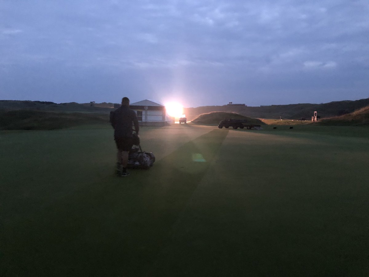 SpolverSimon's tweet photo. Day 3 4 am start greens mowing , course looking amazing and starting to dry out a little. Back out tonight for another clip. 😁 https://t.co/vKBL6TQvhV