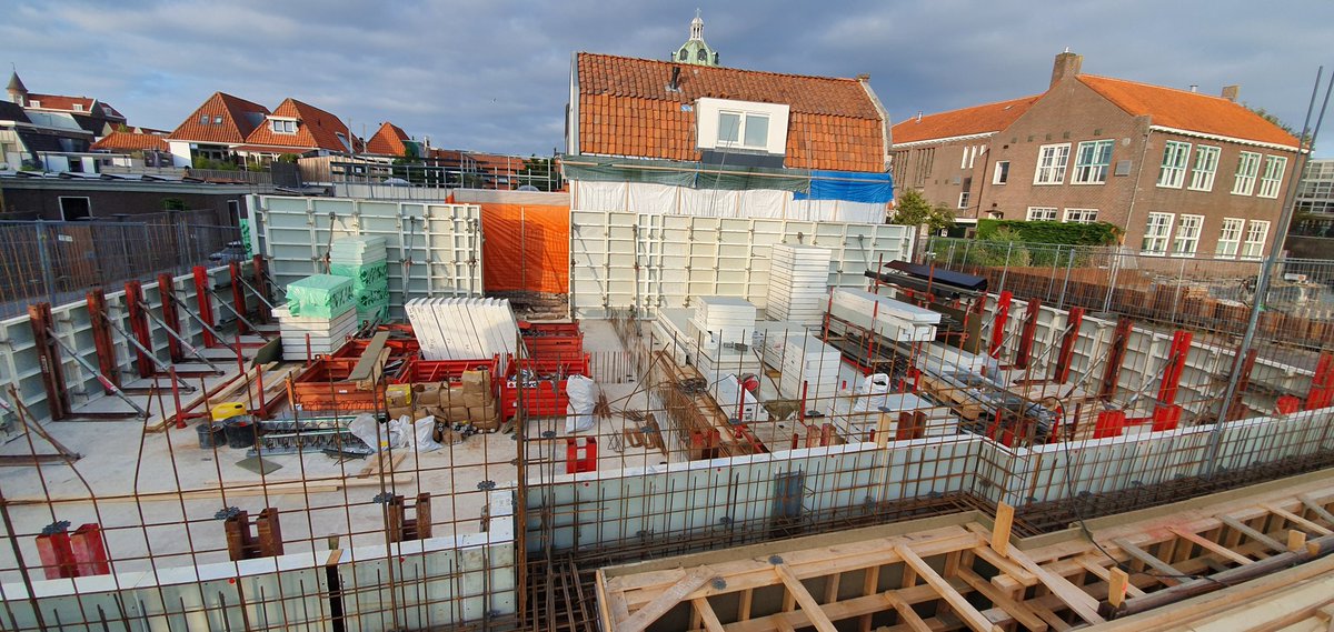 MBSinfra's tweet photo. Hoorn #kelderbouw door MBS aan de Westerdijk in de #damwanden en in het werk gestort. Erna komt er dubbel #woonhuiscasco op. https://t.co/6Phg0G8jjw