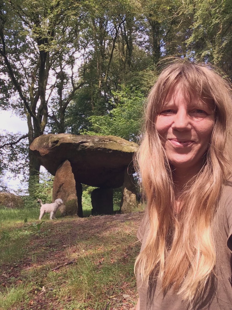 HannerChant's tweet image. Me earlier today with the dogs at my inspirational place; my muse and ‘Eurdy’ ❤️ Do you have a particular place that inspires you to create?