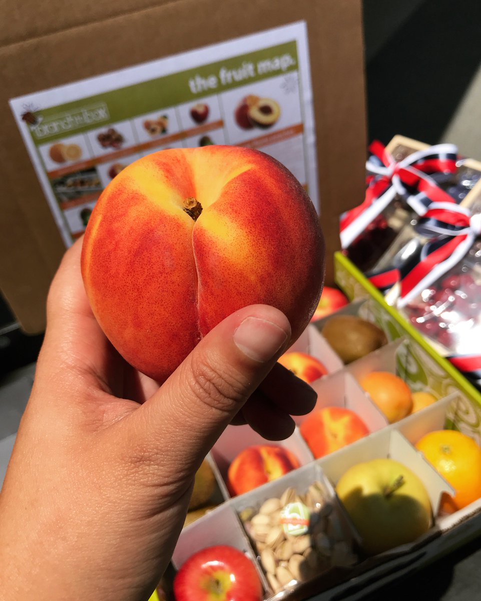 BranchToBox's tweet image. feelin peachy? #branchtobox #freshfruit #healthy #work #snacks