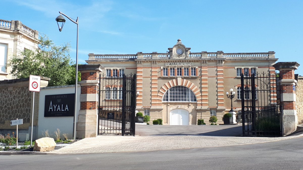 Summer is in full swing on the rooftop of Champagne AYALA, the perfect place to enjoy a glass of Le Blanc de Blancs

#Champagne #Ayala