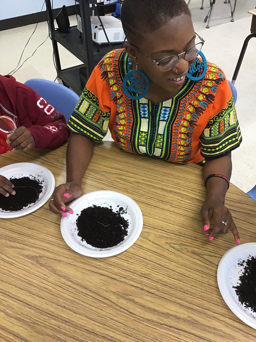 Mrs_Taliaferro1's tweet photo. #Wormday I was scared, but someone (besides the kids) wasn’t. Thank you Ms. Logan! @2019ccsrtacamp @litnccs @CumberlandCoSch @nc_rta @AlwaysScience1 @LoriStrange7 https://t.co/NwD5p83ny2