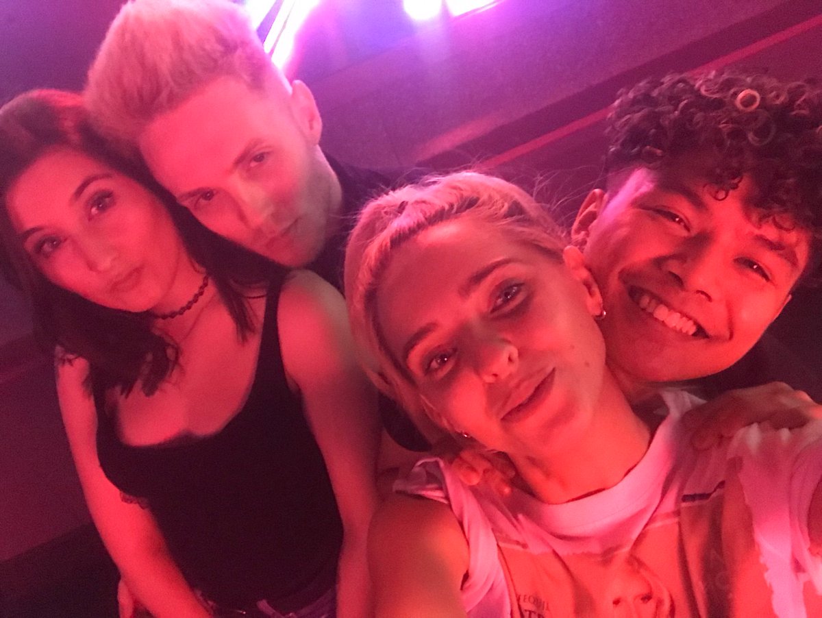 Little_Daisi's tweet photo. New friends love them @msg_jacob https://t.co/xHALZ2cOTh