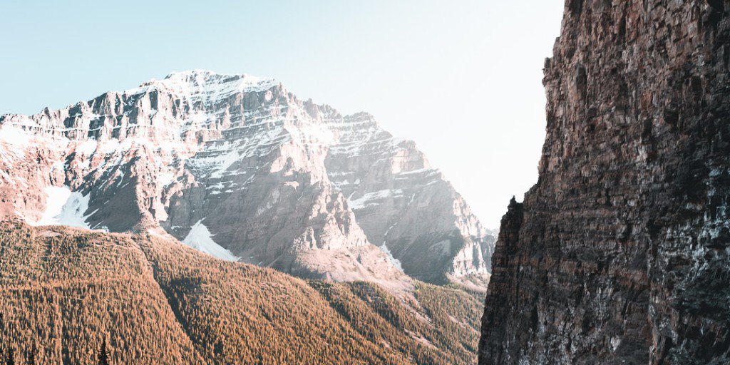 CanrockRafting's tweet photo. Our hikes in the area are often up there on the top ten lists of most beautiful around the world. Time for a leg day after some river paddling maybe? https://t.co/V0uXIesYlM