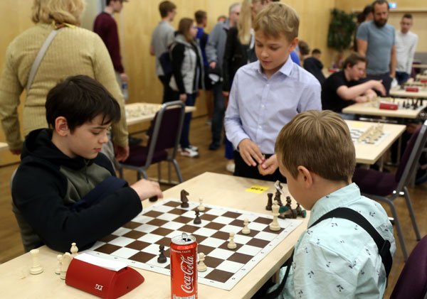 FIDE_chess's tweet photo. 6 rounds of #rapid were played on the first day of #TalMemorial in Riga. Spanish GM Miguel Munoz leads the tournament with a perfect score.
Five more rounds to follow on July 17 to decide for the winner. https://t.co/BGTccAcD77
#Šahs #chess #MikhailTal 📷by P. Čurkste (LETA) https://t.co/rlFGmom11d