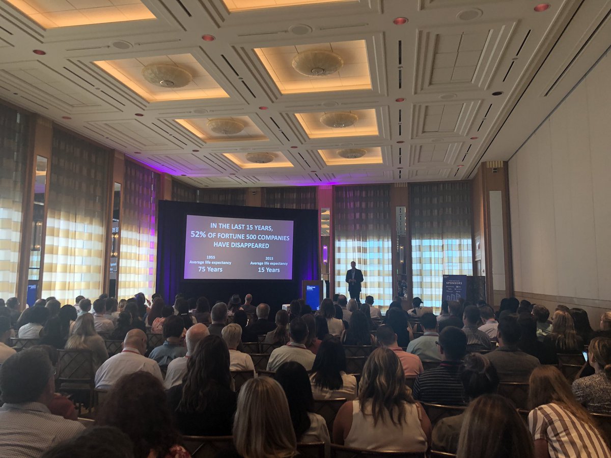 D_Sieber's tweet photo. Full house in Chicago! @BrennerMichael sharing his content and storytelling wisdom at the #MKTGNation roadshow! https://t.co/yunzuLsdD5