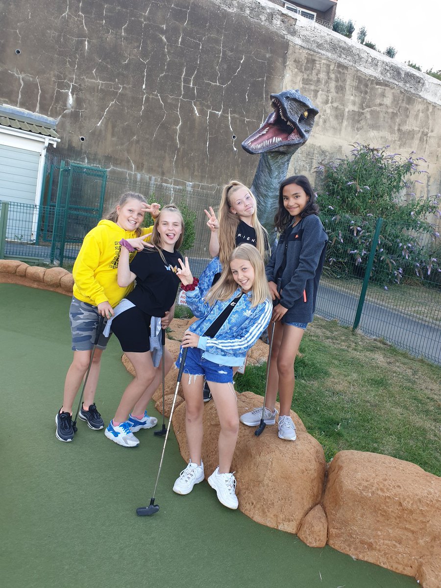 JWharfe's tweet photo. Yr 6 - Golf's always crazy with this lot! @Miss_McKay19 @DockrellMiss @StanwayMr https://t.co/YGM5fOJkee