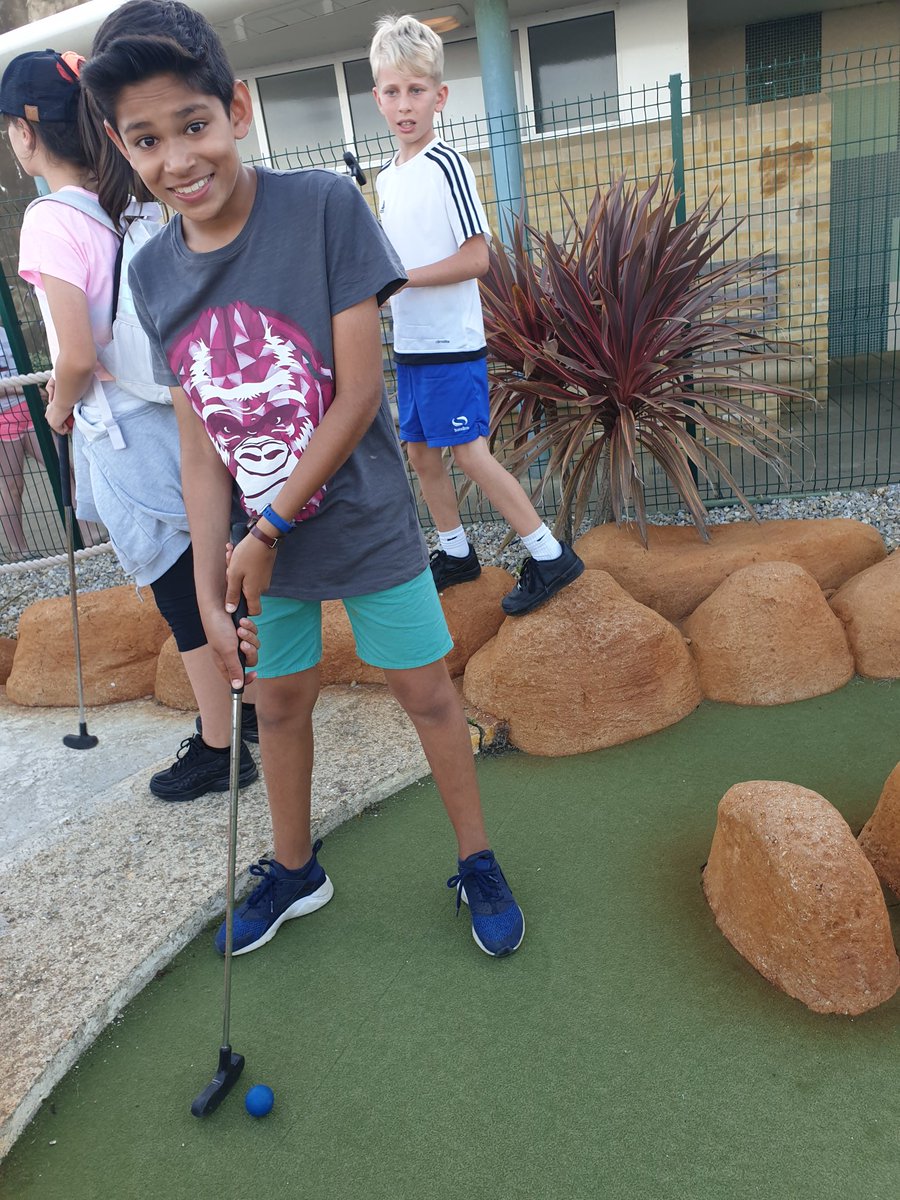 JWharfe's tweet photo. Yr 6 - Golf's always crazy with this lot! @Miss_McKay19 @DockrellMiss @StanwayMr https://t.co/YGM5fOJkee