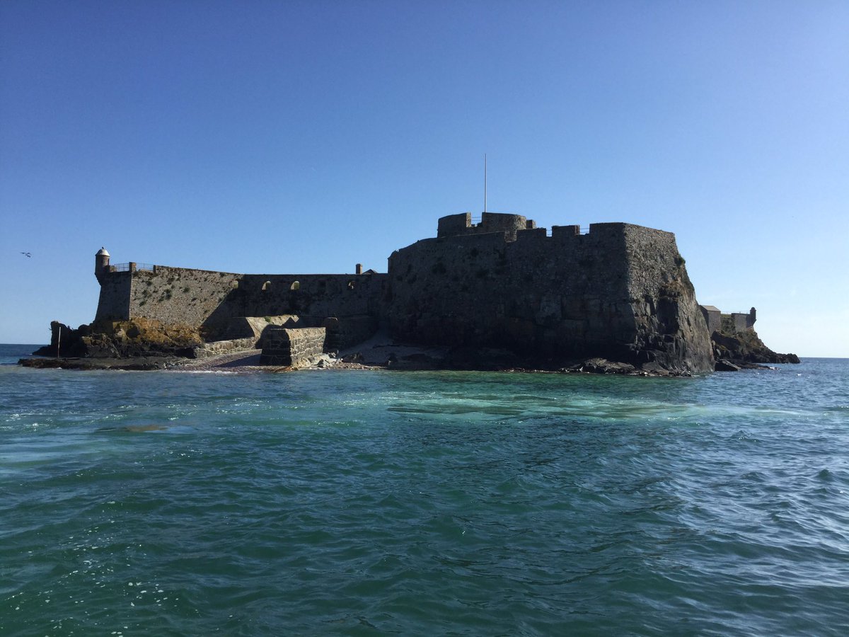 digging_kit's tweet photo. Really going to miss working in Jersey with the @ECJProject team! It’s been a fab week with a fab bunch of people, can’t thank you guys enough! #ecjp2019 #loveyourcastle ❤️ https://t.co/wQD6gMai1h