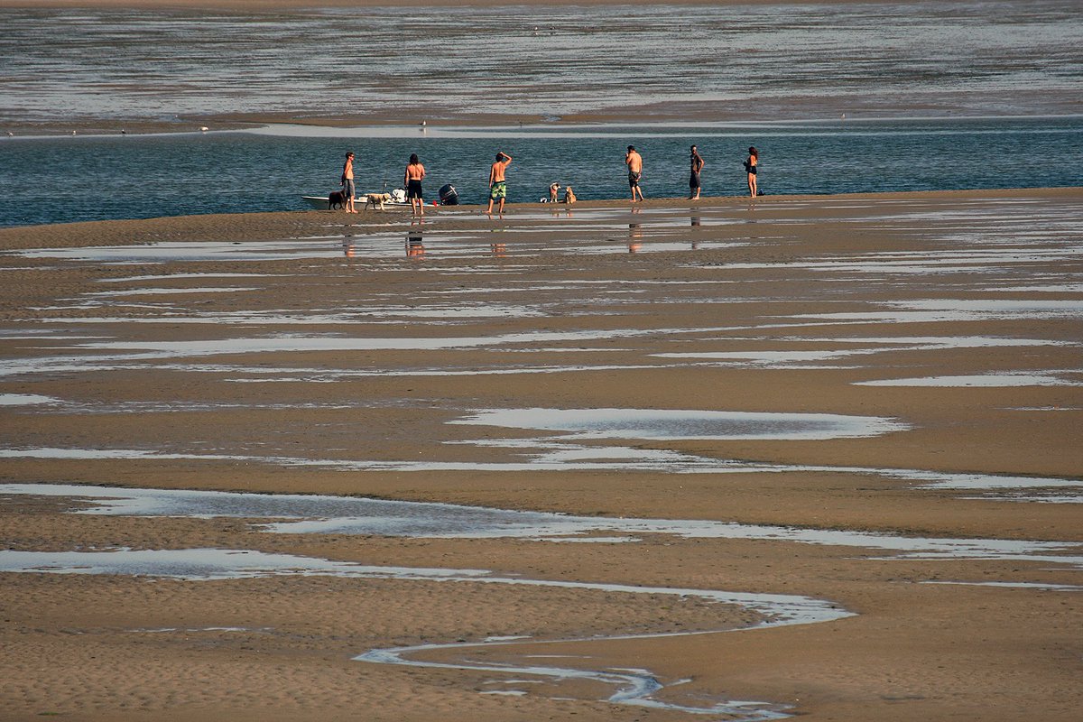 SUMMERTIME SPOT......A cool place to be on a afternoon by some flats near Kingston Bay off Duxbury