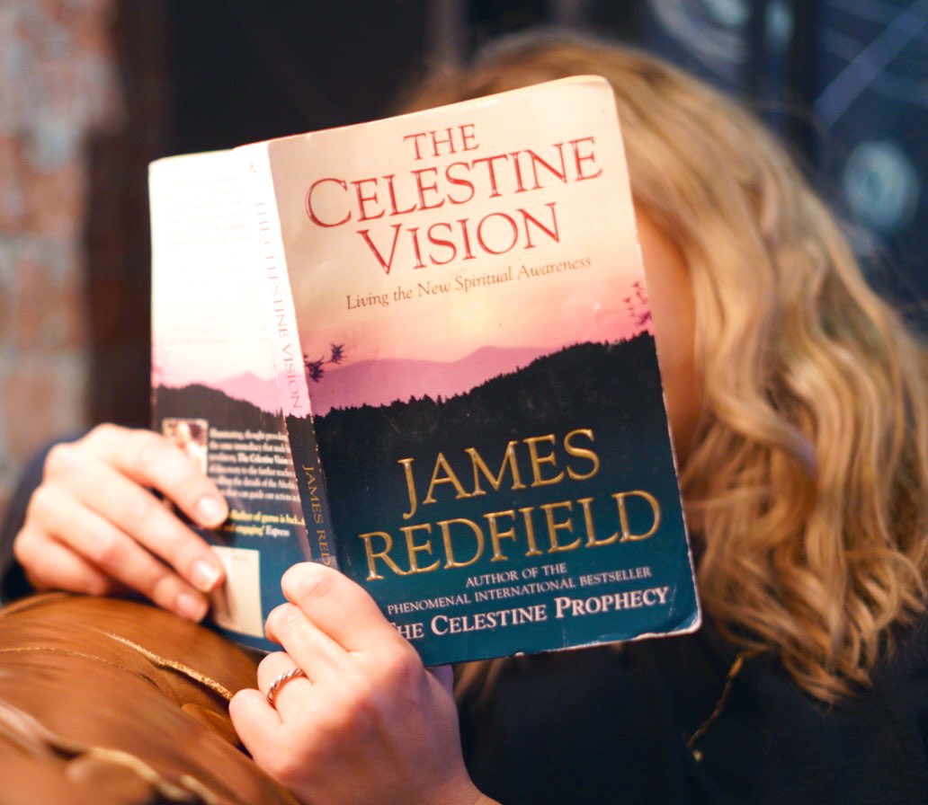 HendSabry's tweet photo. في هذا الكتاب الرائع #thecelestinevision يركز #jamesredfield
على تصوراتنا الشخصية حول مفاهيم الوقت والتزامن ويوضح لنا  كيف أن الصدف الغامضة تقود كل شخص منا نحو قدره الاستثنائي و الخاص بالحياة.
أعيد قراءة هذا الكتاب الملهم للكاتب #جيمس_ريدفيلد ماذا تقرأون الآن؟ #كتبجية @Kotobjeya https://t.co/IFbh5aHjlG
