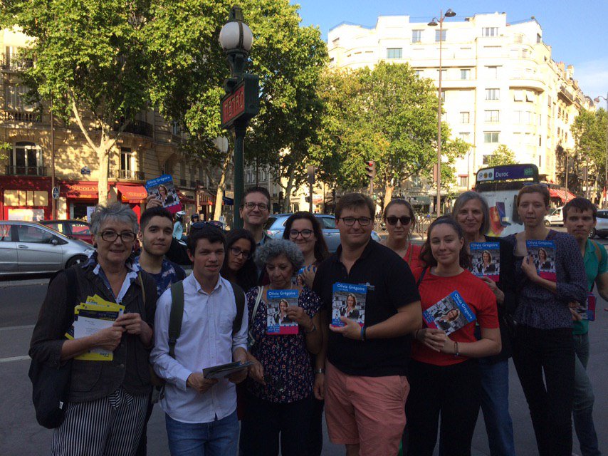 GuiVastel's tweet photo. Les @JeunesMacron75, de @LaREMParis15 au coeur de la #12ecirco pour distribuer le bilan des 2 ans de mandat d'@oliviagregoire !
Deux ans de travail, de convictions et d'incarnation du progressisme et du pragmatisme !
Nous sommes fiers de toi Olivia et on le montre
#JAMIDF https://t.co/uw8gxgc0r7