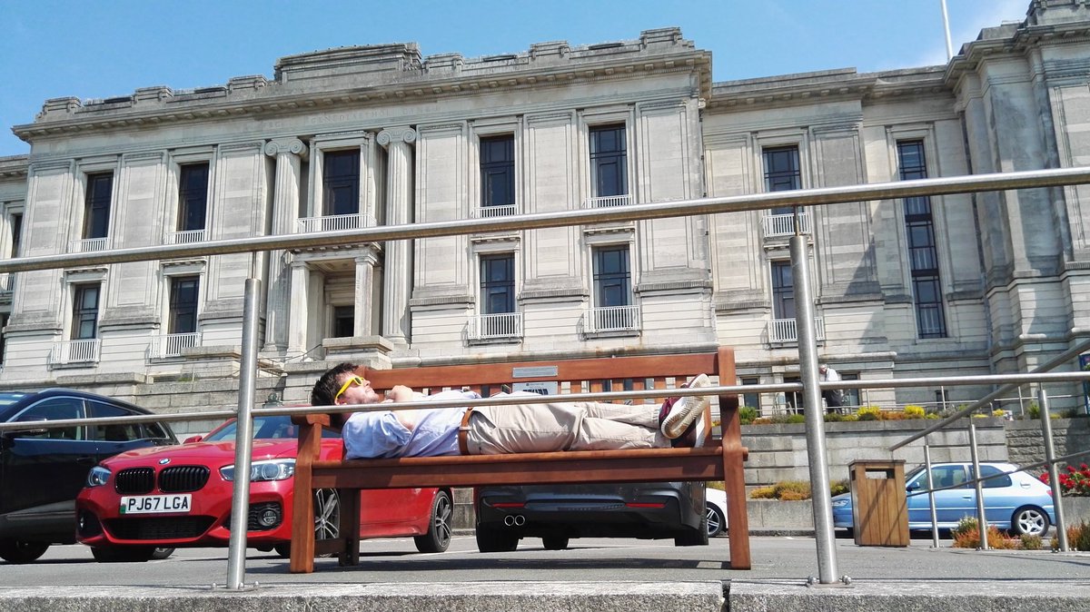 ifor_ap's tweet image. Profi mainc wrando newydd #DETS ! Great weather to test out the new #SaveOurSounds bench @NLWales