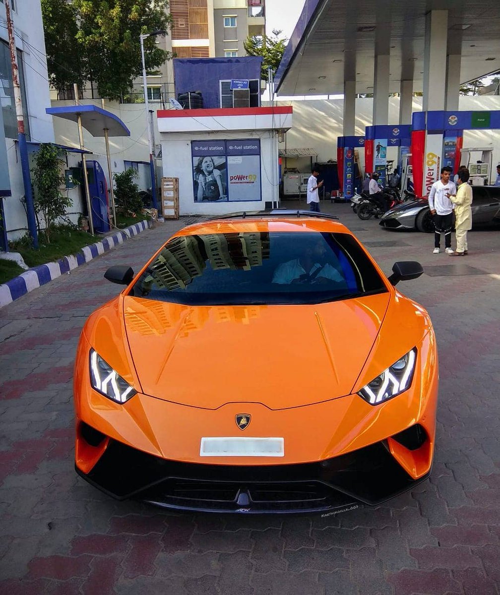 shivVtyagi's tweet photo. @HPCL #45YearsOfHP #HPCL
I am a regular customer of HPCL and I felt very proud of it after I saw this 3.5 crore  worth of car is also refuelling from the same outlet.
This shows that HP provides Quality fuel to every Indian and everyone trusts on it.
@HPCL https://t.co/B3RNYn43TV