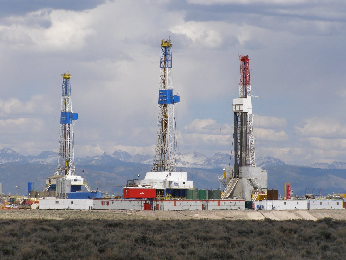 MudWorks's tweet photo. Synchronize your drilling fluids reports in real-time. Utilize #MudWorks #Cloudbased software to monitor, adjust & share live drilling fluids reports on any number of rigs anywhere in the world. Learn more here: https://t.co/NyqICqg04I #drillingfluids #mudengineer #oilandgas https://t.co/UxcnCxtJE7