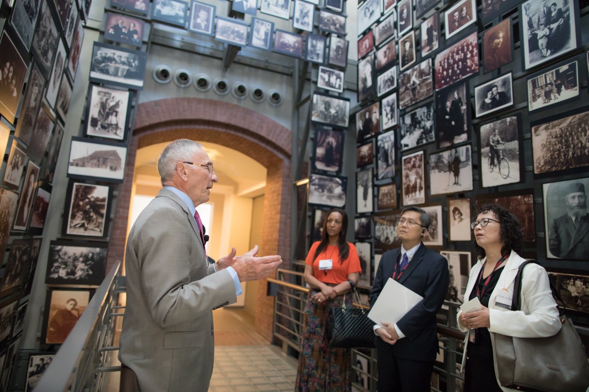 Photogs_USHMM's tweet photo. Individuals from around the world who face religious and ethnic persecution visit #USHMM as part of the #IRFMinisterial https://t.co/Qw6nu9PhxJ