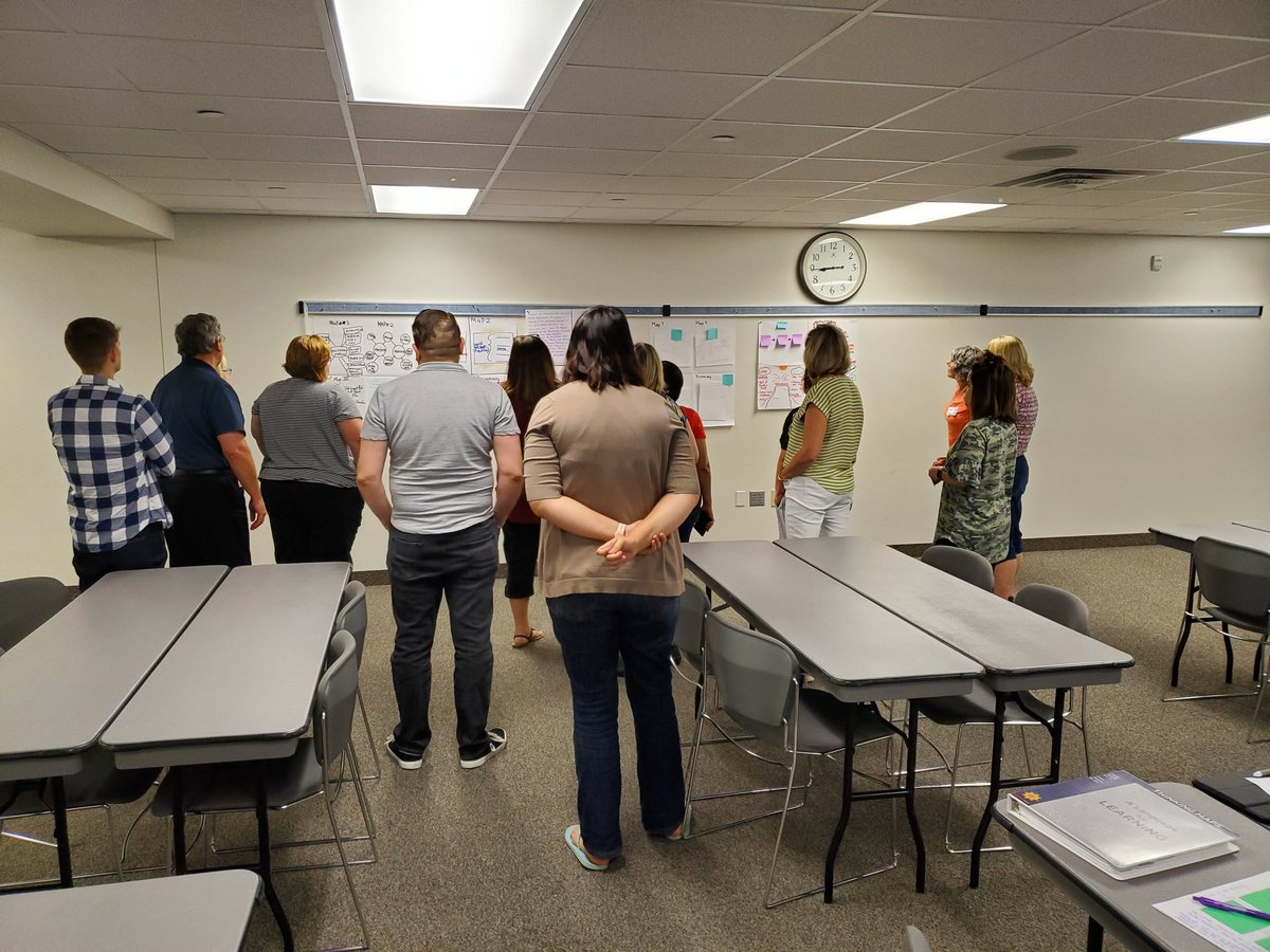 CaseyEscoto's tweet photo. Learning how to take information off Thinking Maps to write! @ThinkingMaps @LisdLearns https://t.co/F0dS4dACv8
